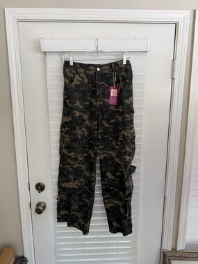 Wide Leg Cargo Pants in Green Camo